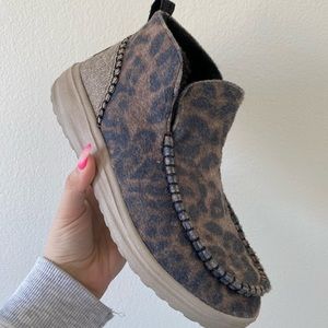 Helis Leopard Hey Dude